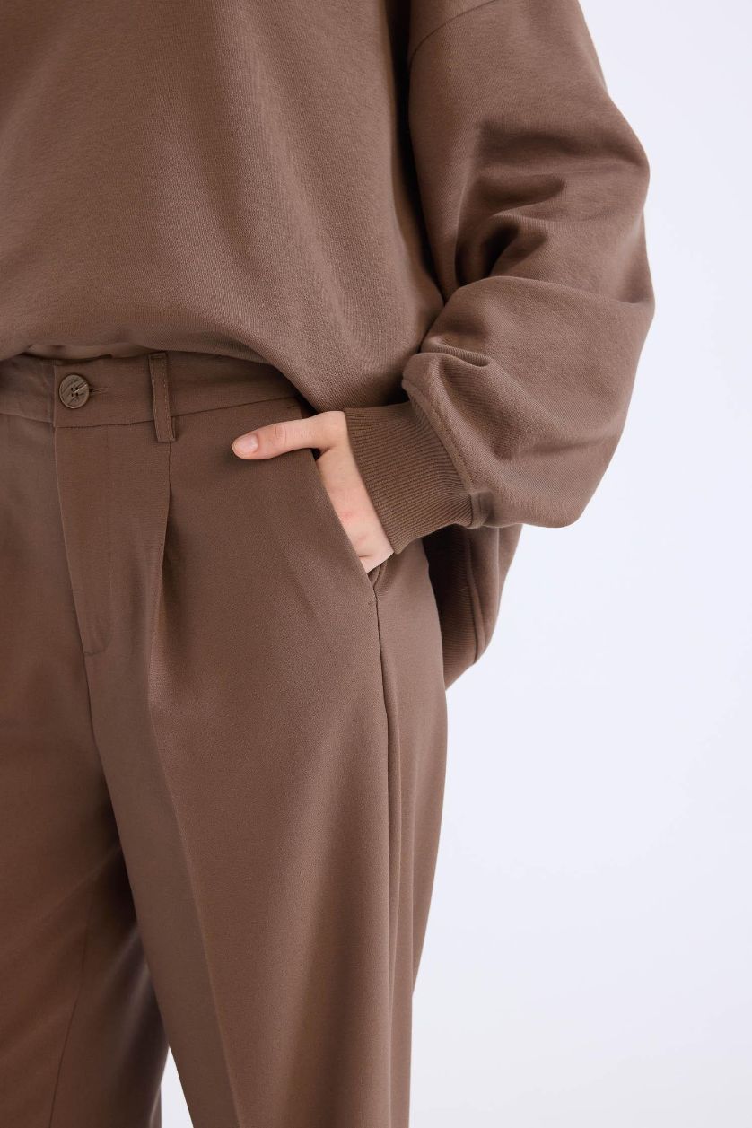 حريمي بني بنطلون قماش وايد ليج برجل واسع بجيب وخصر عالي