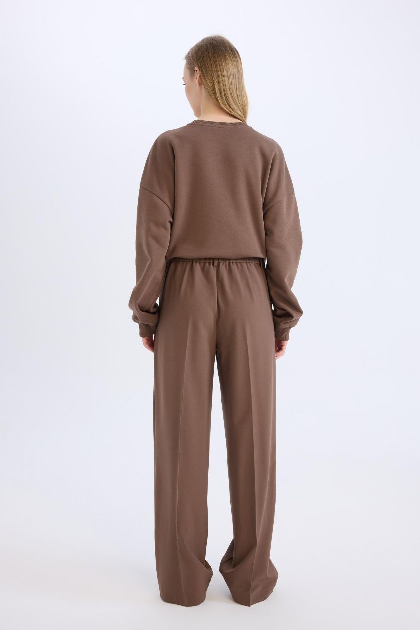 حريمي بني بنطلون قماش وايد ليج برجل واسع بجيب وخصر عالي