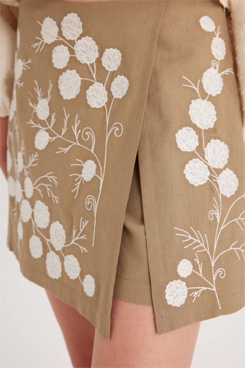 Kadın Meşe Yeşili Manuka x DeFacto Keten Karışımlı Nakışlı Mini Şort Etek