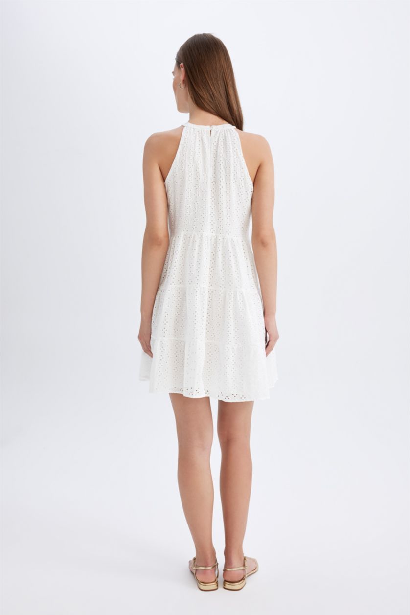 Kadın Kırık Beyaz A Kesim Halter Yaka Brode Kolsuz Mini Elbise