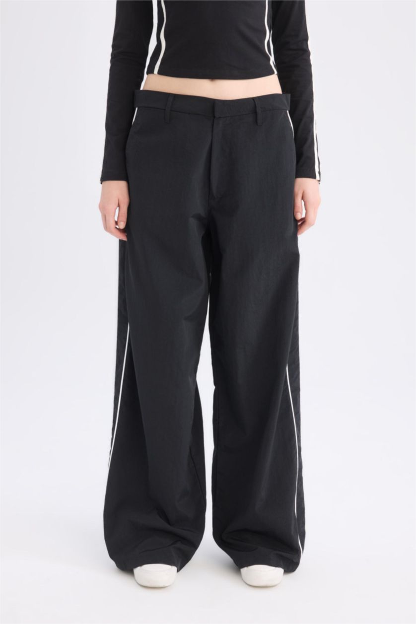 Kadın Siyah Wide Leg Geniş Bol Paça Cepli Şerit Detaylı Normal Bel Pantolon