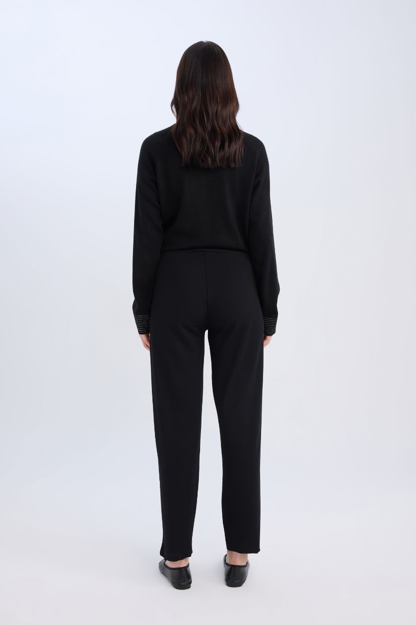Kadın Siyah Pantolon Straight Fit Lastikli Bel Piliseli Basic Düz