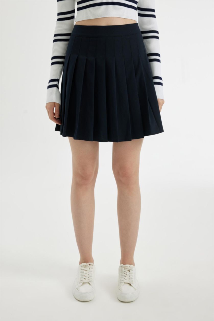 نساء كحلي تنورة قصيرة بكسرات وخصر عالي