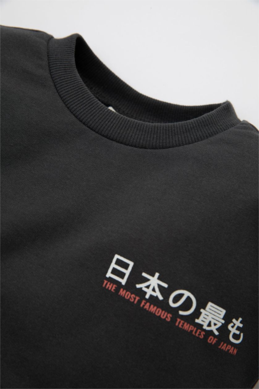 مولود ذكر بيج طقم ولادي سروال وسويت شيرت بطبعة شعار - قطعتين