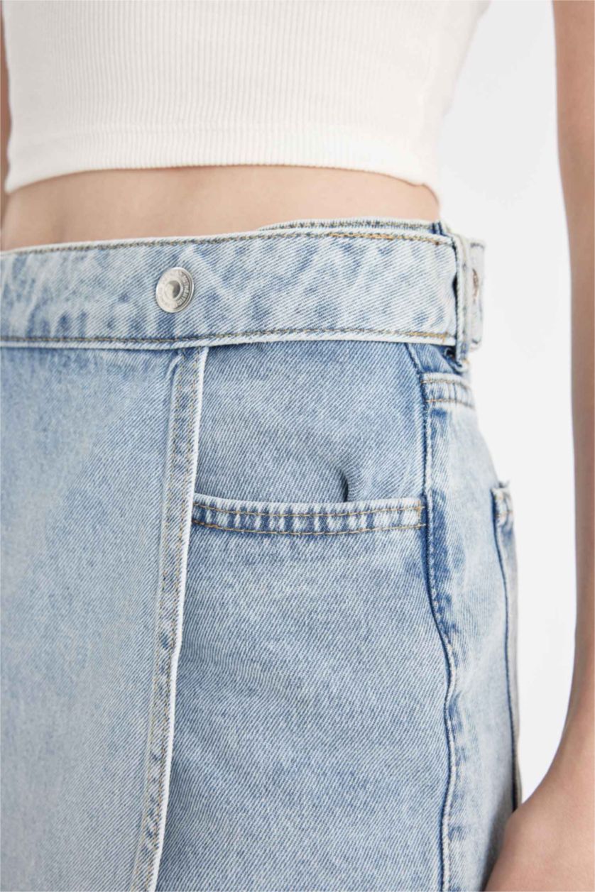 Woman Light Blue High Waist Cut-Off Leg Denim Shorts