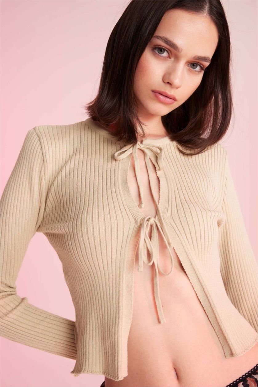 Kadın Ekru Slim Fit Dar Kesim Bisiklet Yaka Bağcıklı Basic Düz Triko Hırka