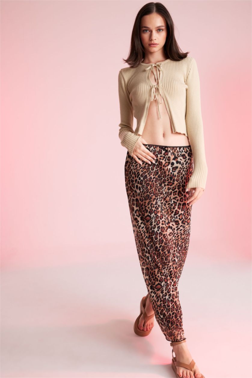 Kadın Ekru Slim Fit Dar Kesim Bisiklet Yaka Bağcıklı Basic Düz Triko Hırka