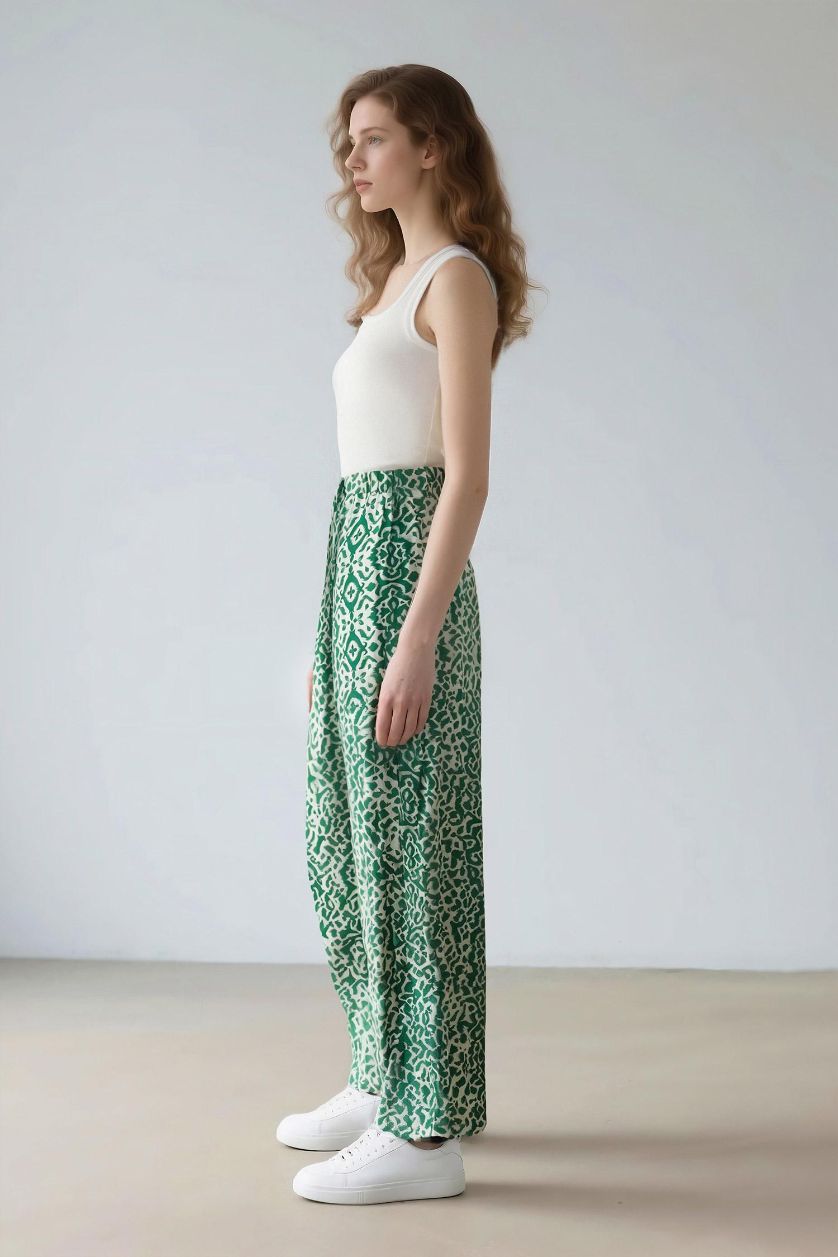 Woman Green Regular Fit Wide Leg Patterned Trousers