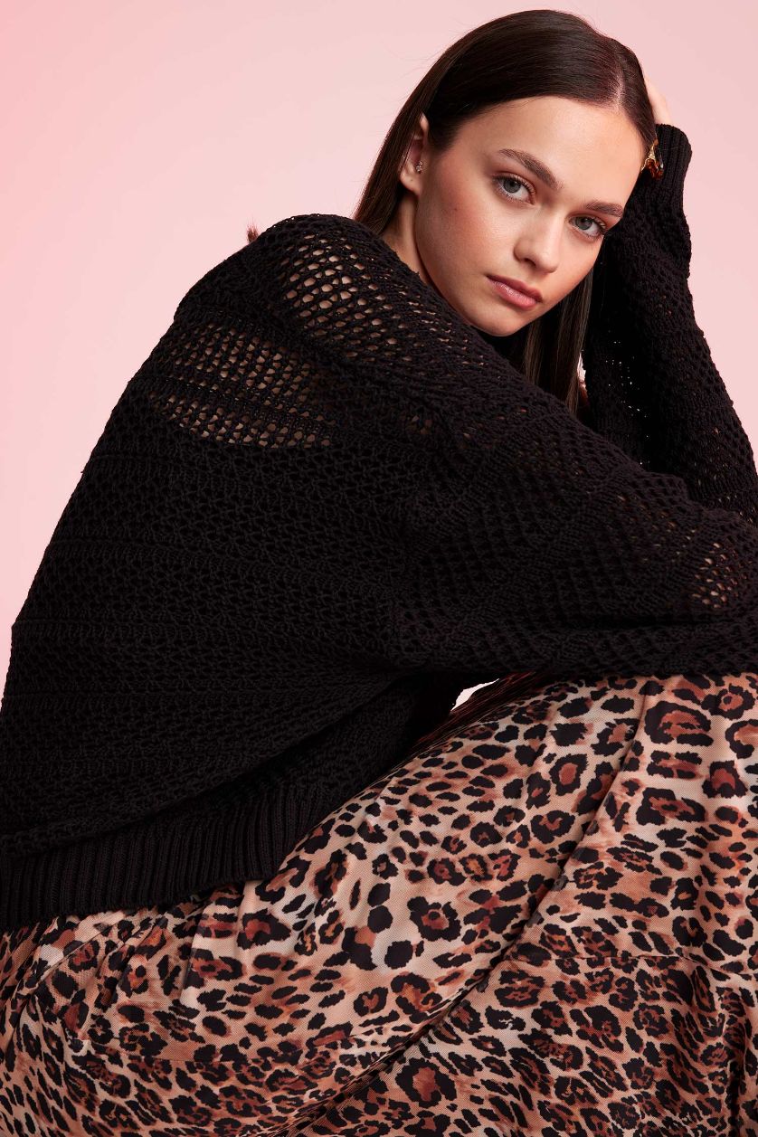 Kadın Siyah Regular Fit V Yaka Kroşe Siyah Triko Kazak