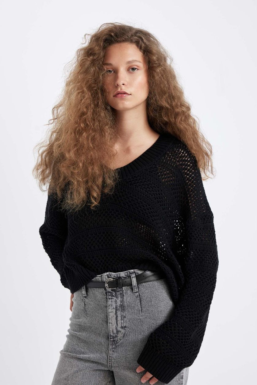 Kadın Siyah Regular Fit V Yaka Kroşe Siyah Triko Kazak