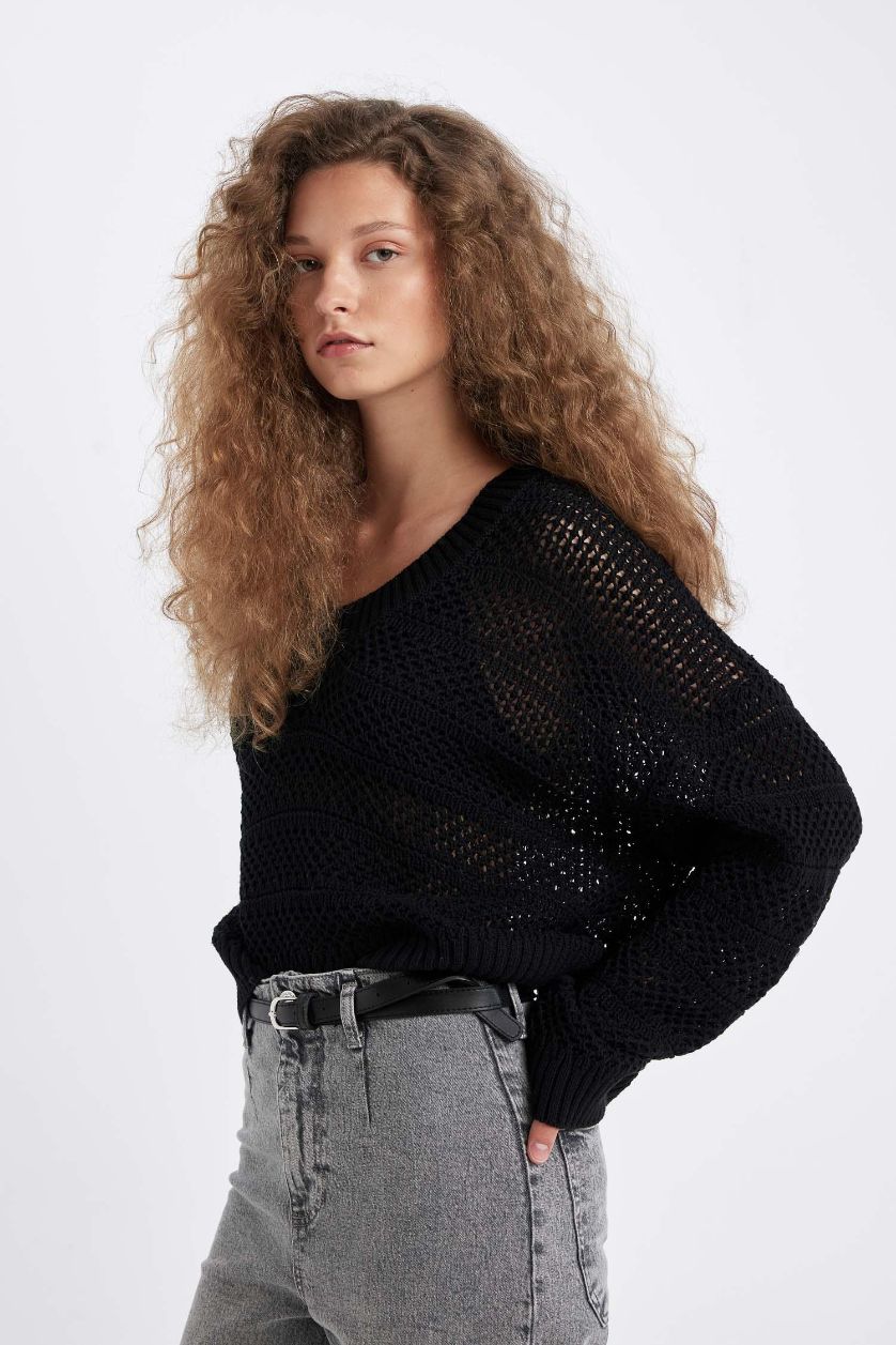 Kadın Siyah Regular Fit V Yaka Kroşe Siyah Triko Kazak