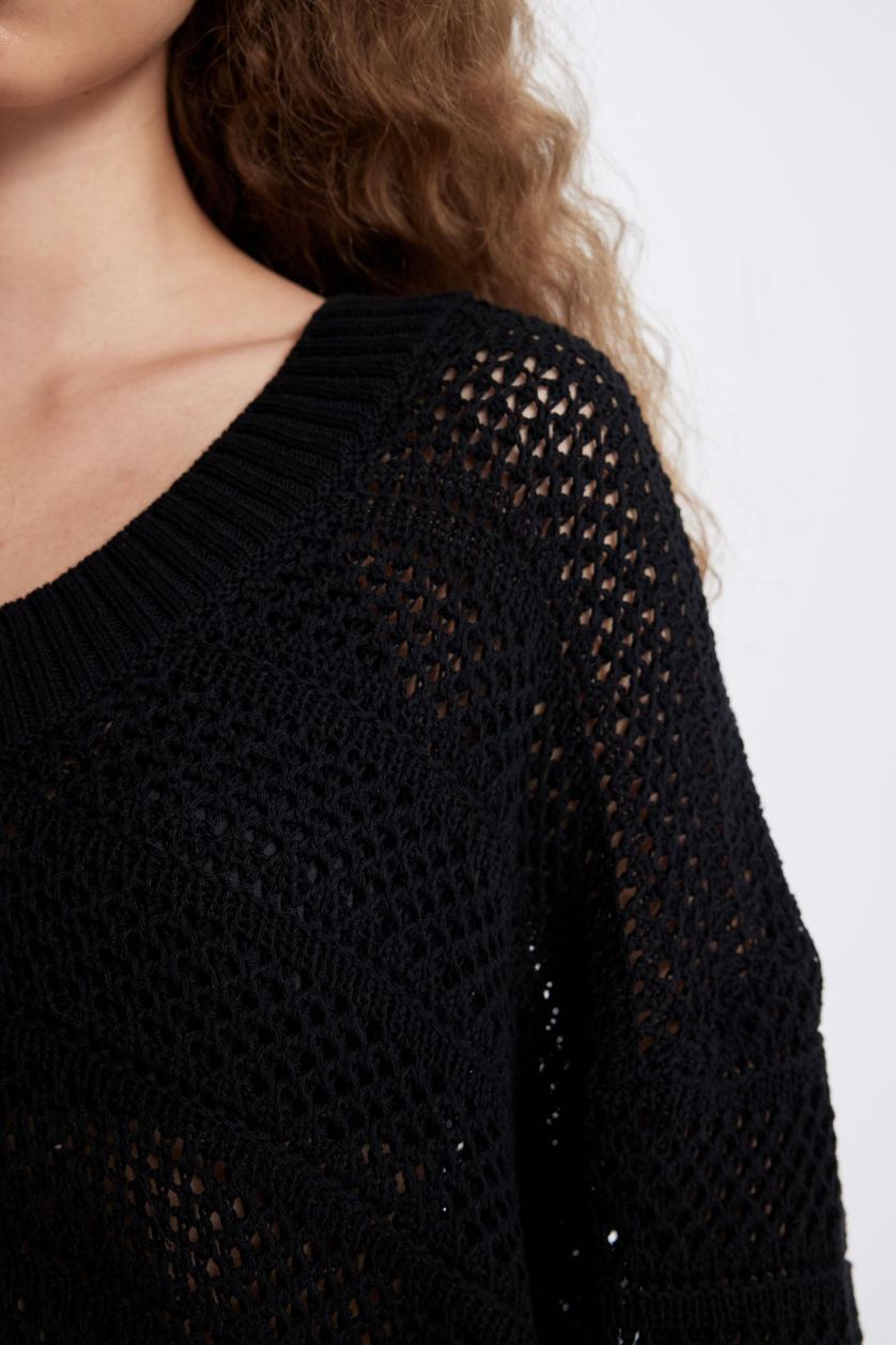 Kadın Siyah Regular Fit V Yaka Kroşe Siyah Triko Kazak