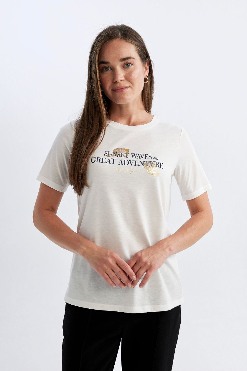 نساء بيج فاتح تيشيرت نص كم قصة عادية برقبة مستديرة