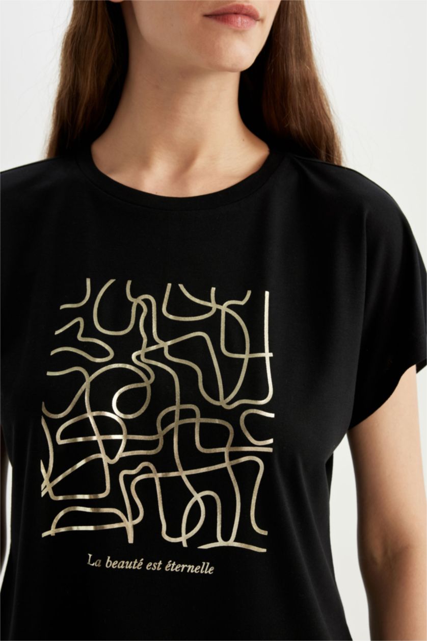 Kadın Siyah Regular Fit Bisiklet Yaka Baskılı Kısa Kollu Tişört