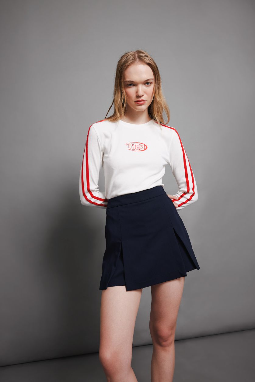 Kadın Kırık Beyaz Fitted Vücuda Oturan Bisiklet Yaka Baskılı Ribana Uzun Kollu Tişört