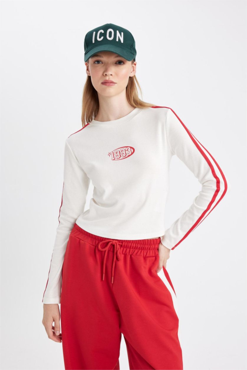 Kadın Kırık Beyaz Fitted Vücuda Oturan Bisiklet Yaka Baskılı Ribana Uzun Kollu Tişört