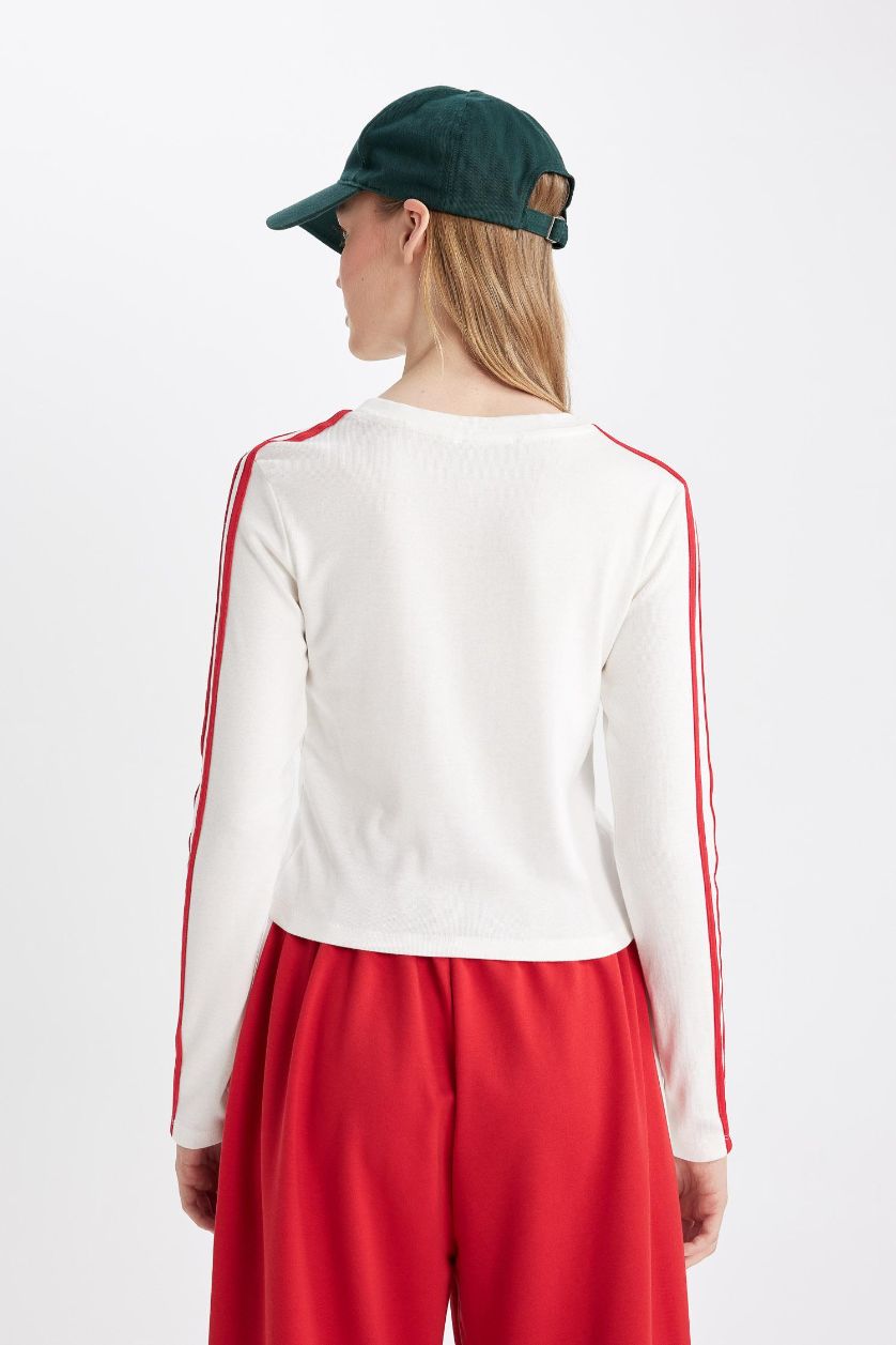 Kadın Kırık Beyaz Fitted Vücuda Oturan Bisiklet Yaka Baskılı Ribana Uzun Kollu Tişört