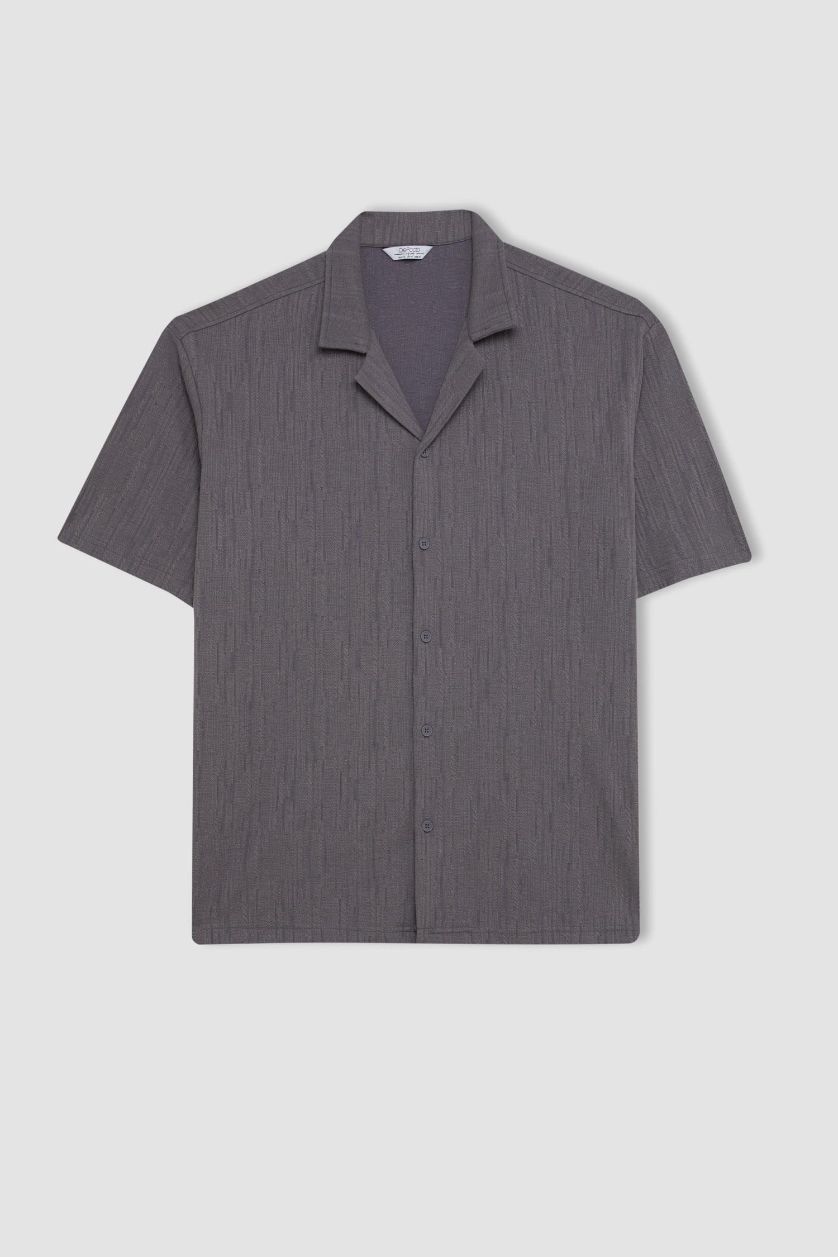 Erkek Gri Regular Fit Yazlık Apaş Yaka Dokulu Kısa Kollu Gömlek