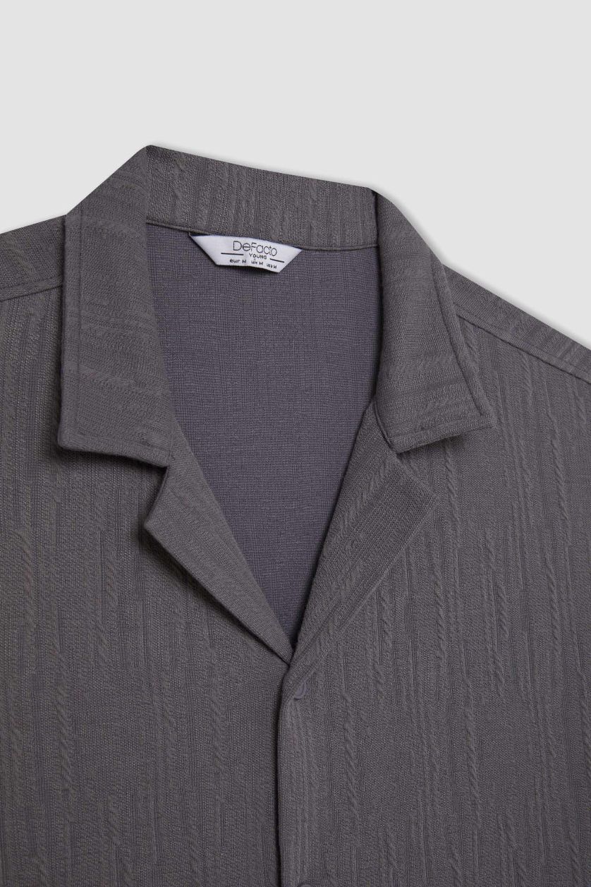 Erkek Gri Regular Fit Yazlık Apaş Yaka Dokulu Kısa Kollu Gömlek