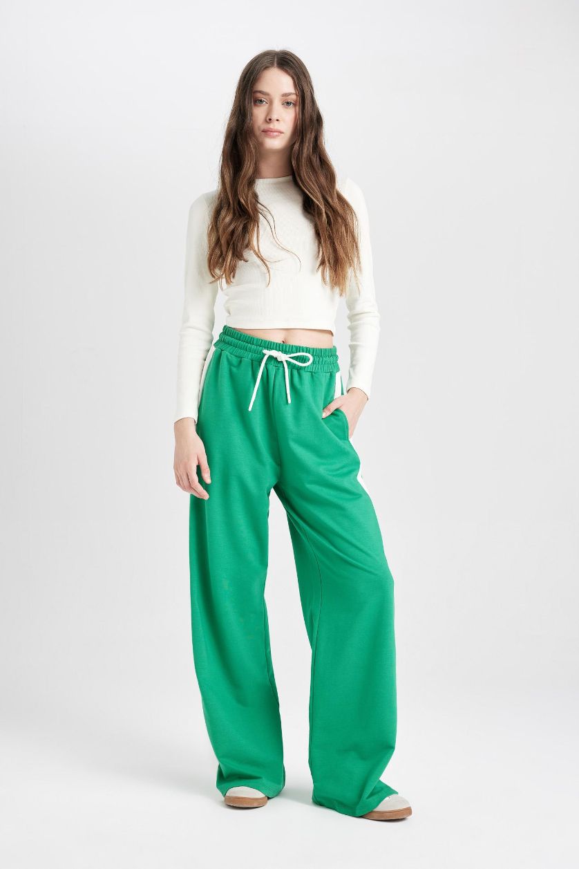 Woman Green Wide Leg Elastic Waist Laced Stripe Detailed Sweatpants