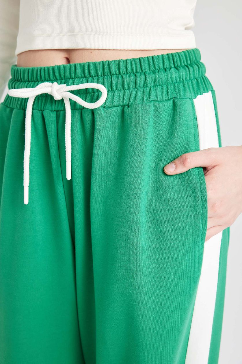 Woman Green Wide Leg Elastic Waist Laced Stripe Detailed Sweatpants