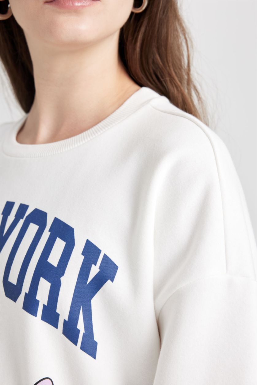 نساء اوف وايت سويت شيرت مطبوع واسع برقبة مستديرة