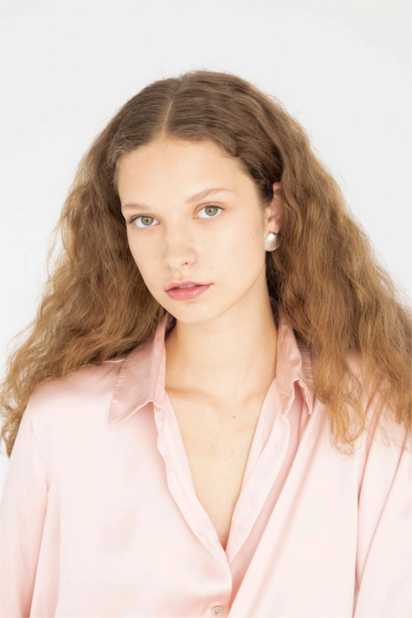 WOMAN Karma Woman Seashell Earrings