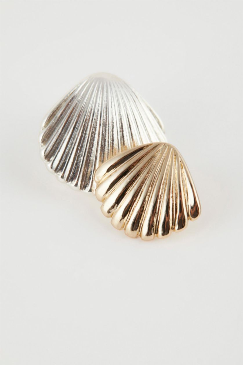 WOMAN Karma Woman Seashell Earrings