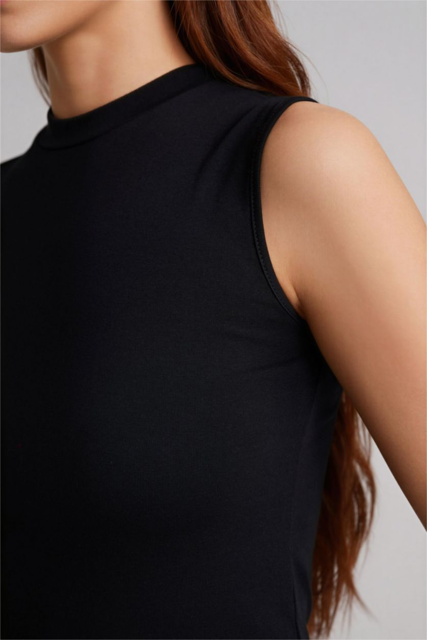 WOMAN Black Crew Neck Sleeveless Blouse