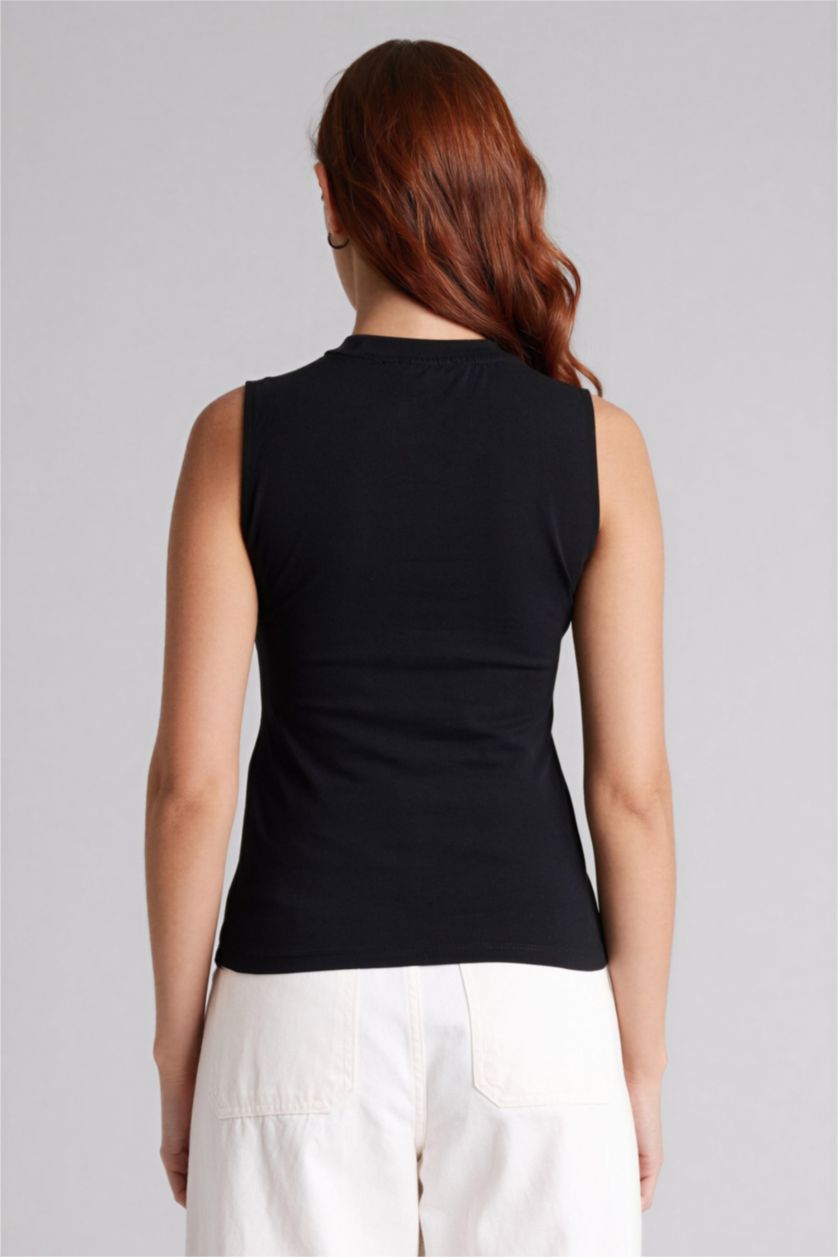 WOMAN Black Crew Neck Sleeveless Blouse