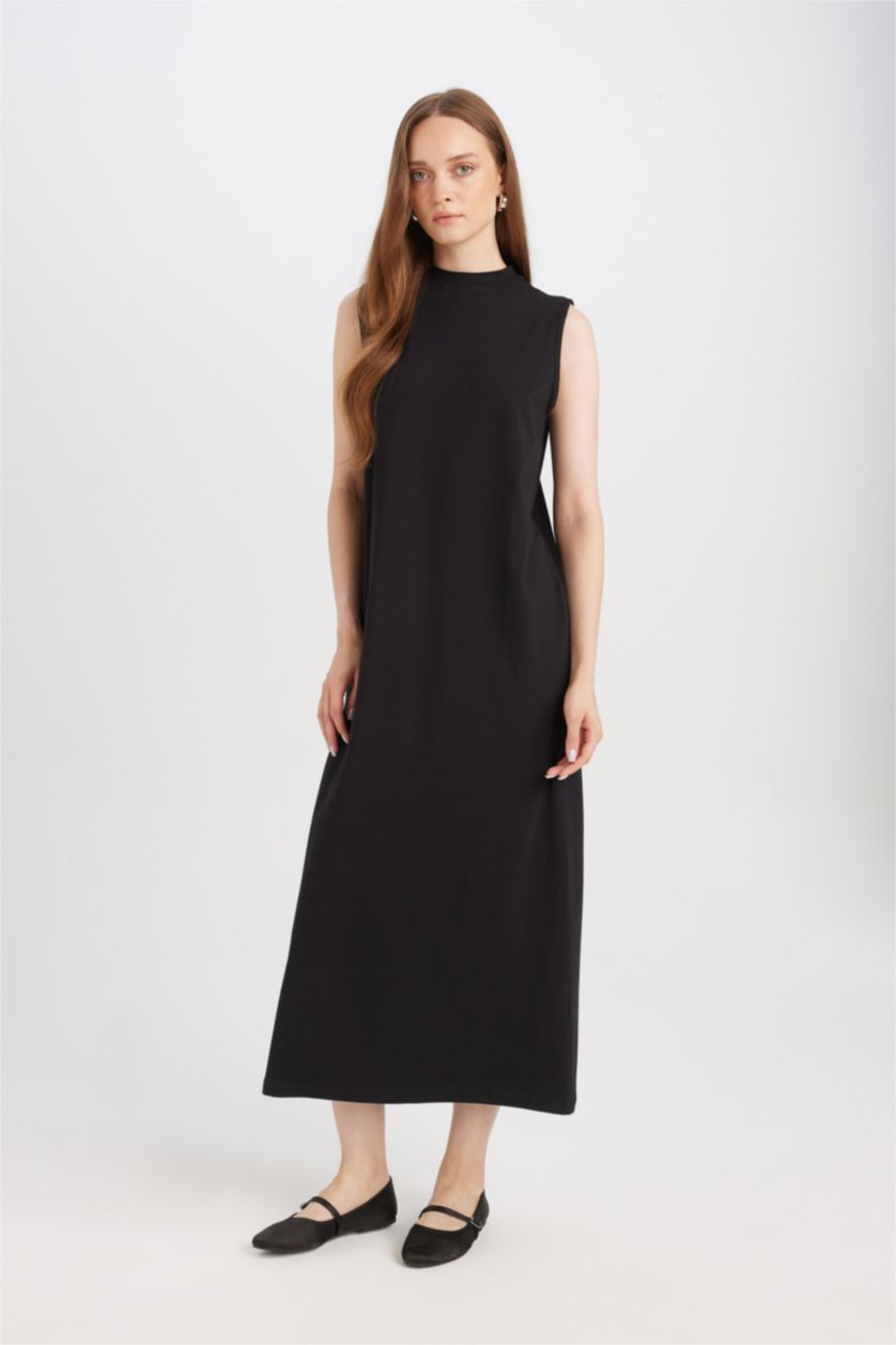 Kadın Siyah Regular Fit Yarım Balıkçı Yaka Basic Düz Kolsuz Maxi Elbise