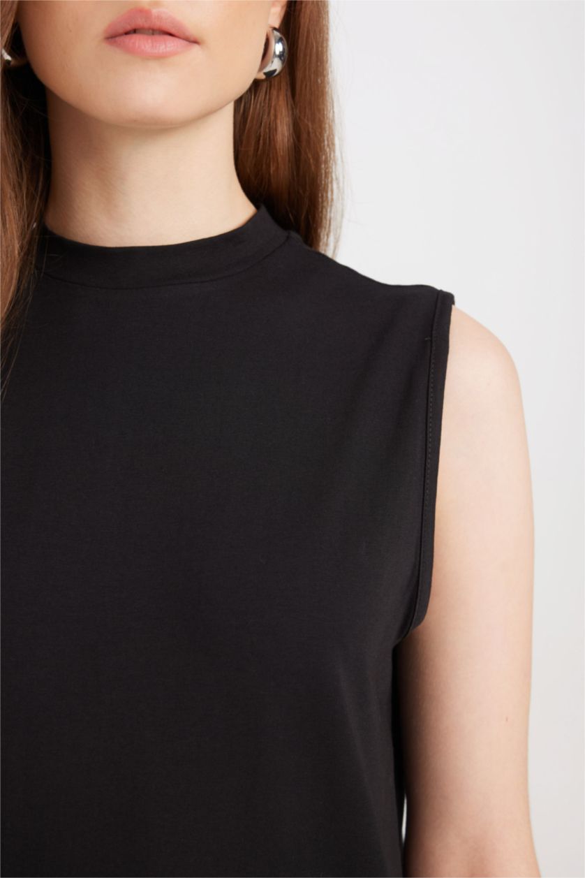 Kadın Siyah Regular Fit Yarım Balıkçı Yaka Basic Düz Kolsuz Maxi Elbise