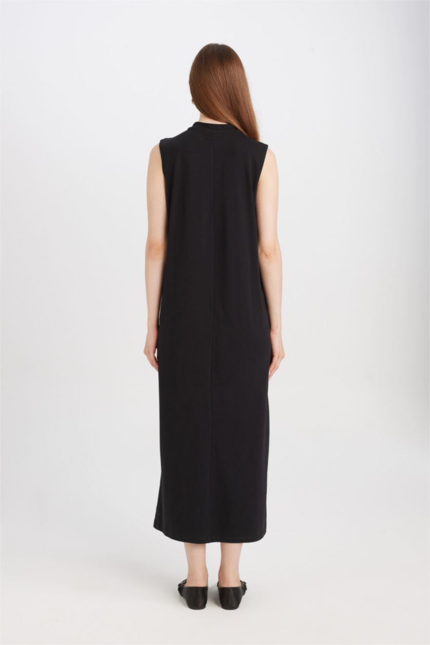 Kadın Siyah Regular Fit Yarım Balıkçı Yaka Basic Düz Kolsuz Maxi Elbise