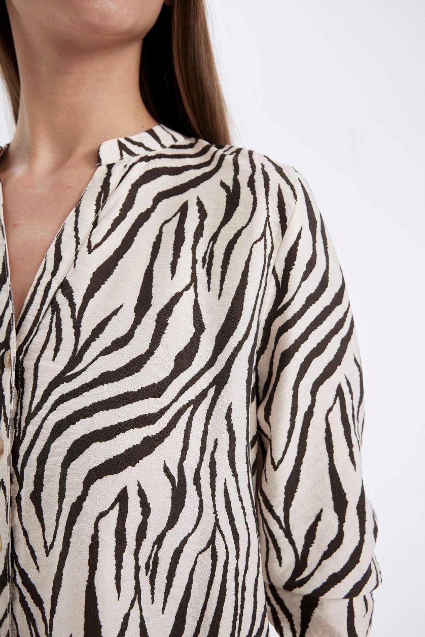 Kadın Kahve Regular Fit Apaş Yaka Desenli Katlamalı Kol Detaylı Düğmeli Uzun Kollu Gömlek