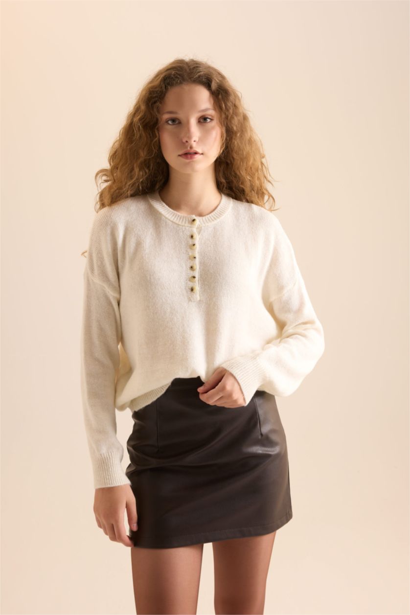 Kadın Bej Oversize Geniş Kalıp Düğmeli Yaka Triko Kazak