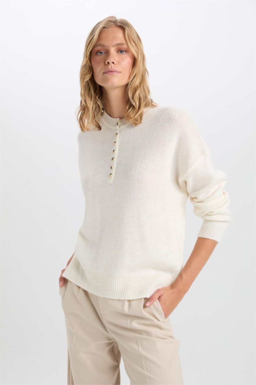 Kadın Bej Oversize Geniş Kalıp Düğmeli Yaka Triko Kazak