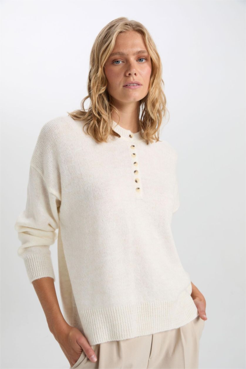 Kadın Bej Oversize Geniş Kalıp Düğmeli Yaka Triko Kazak