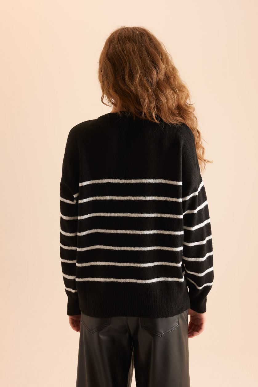 Kadın Siyah Oversize Geniş Kalıp Düğmeli Yaka Triko Kazak