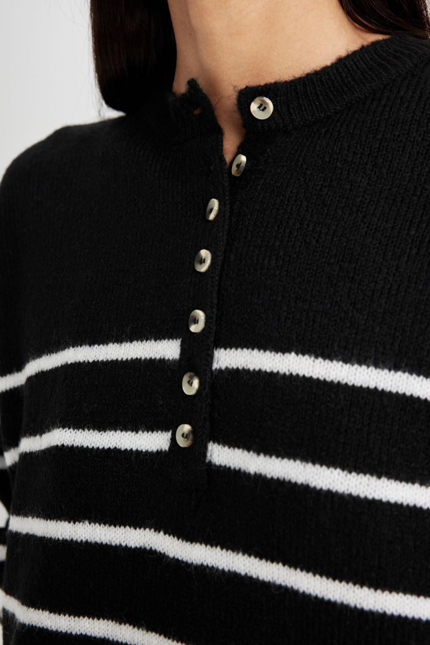 Kadın Siyah Oversize Geniş Kalıp Düğmeli Yaka Triko Kazak