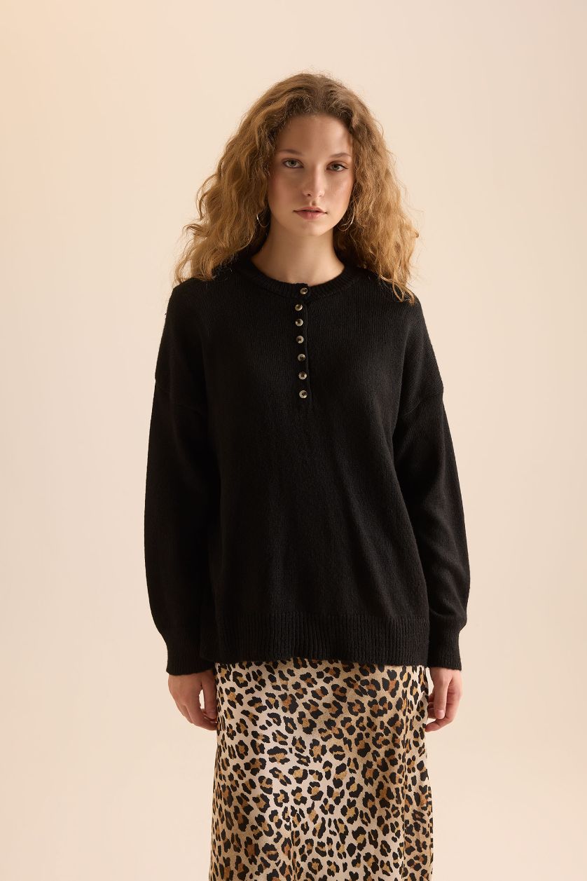 Kadın Siyah Oversize Geniş Kalıp Düğmeli Yaka Triko Kazak