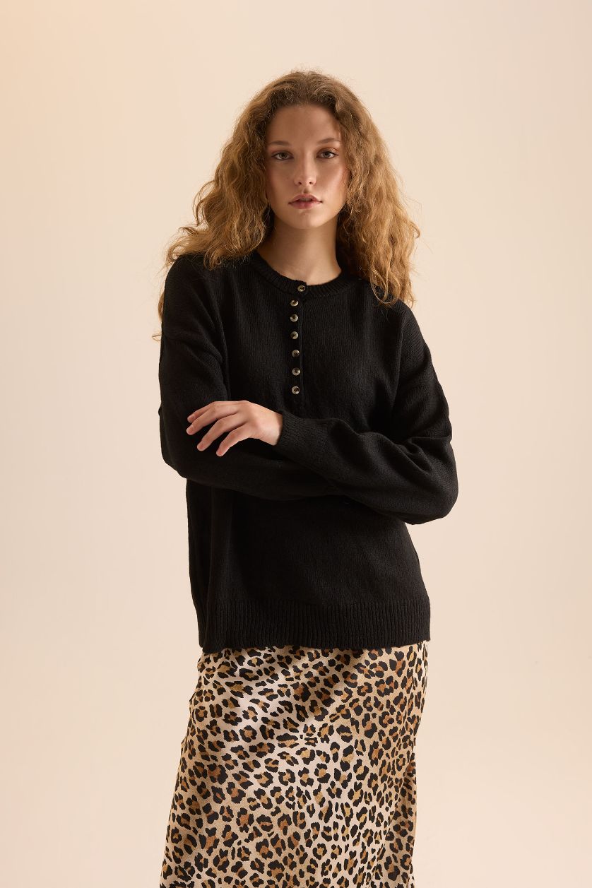 Kadın Siyah Oversize Geniş Kalıp Düğmeli Yaka Triko Kazak