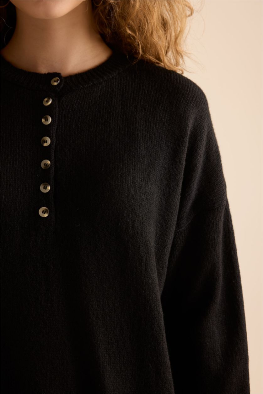 Kadın Siyah Oversize Geniş Kalıp Düğmeli Yaka Triko Kazak