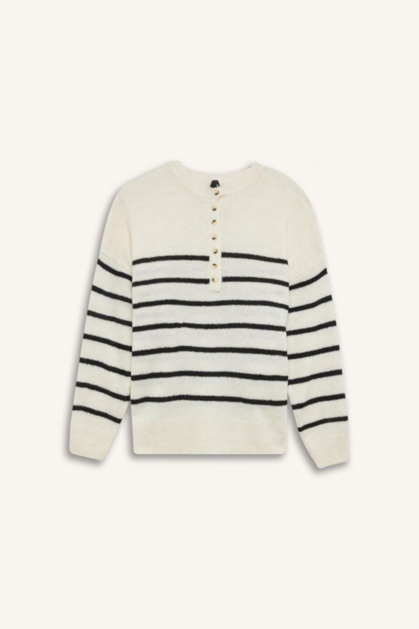 Kadın Ekru Oversize Geniş Kalıp Düğmeli Yaka Çizgili Triko Kazak