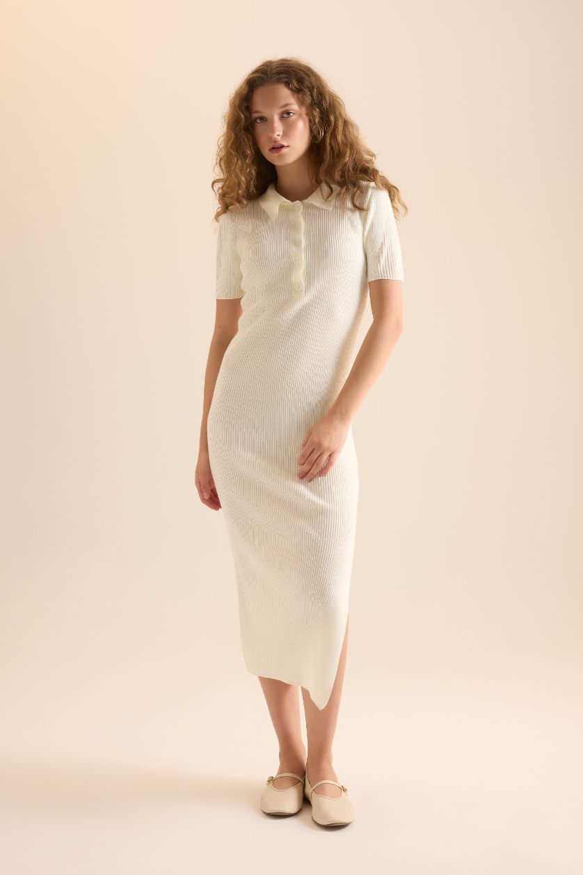 Kadın Ekru Fitted Polo Yaka Kısa Kollu Yırtmaçlı Midi Triko Elbise