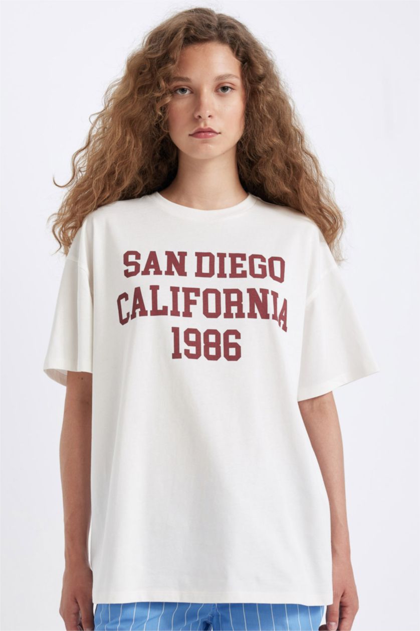 Kadın Kırık Beyaz Oversize Geniş Kalıp Bisiklet Yaka Baskılı Kısa Kollu Tişört