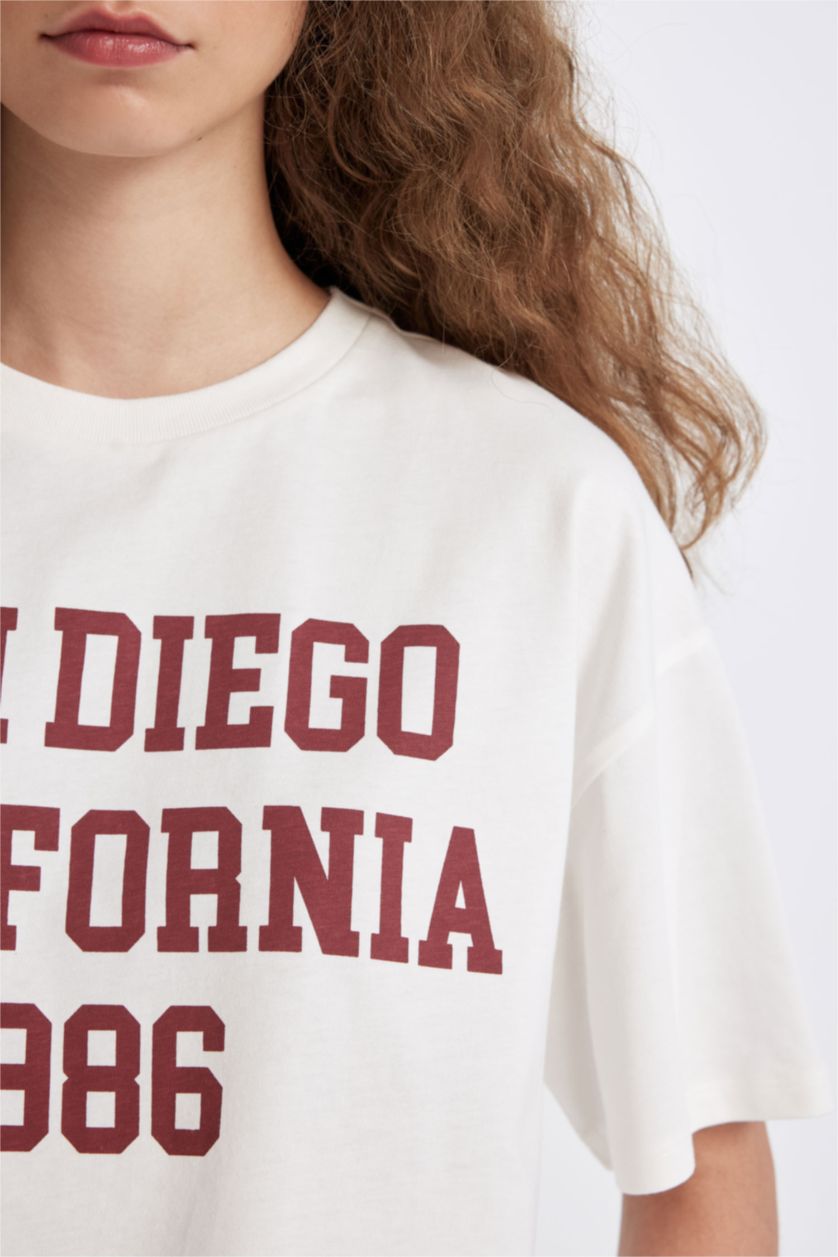 Kadın Kırık Beyaz Oversize Geniş Kalıp Bisiklet Yaka Baskılı Kısa Kollu Tişört