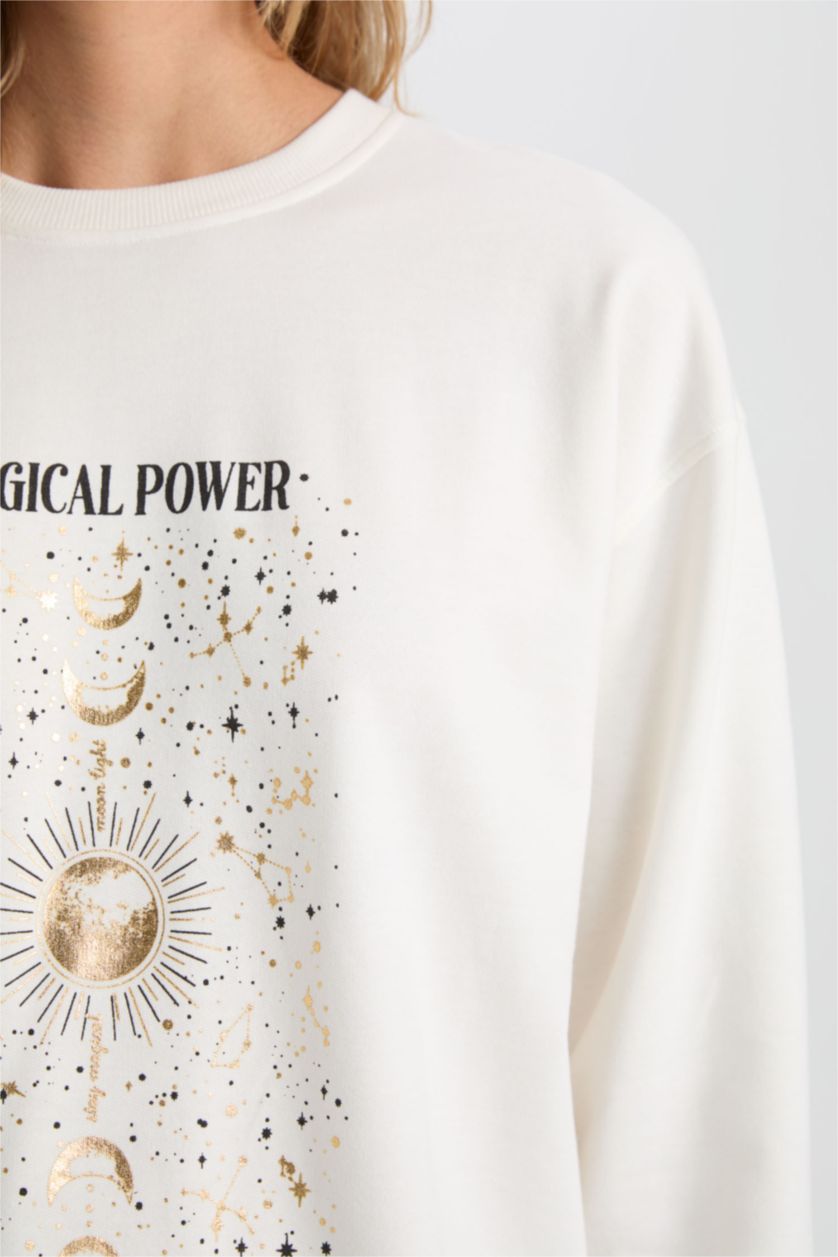 نساء بيج فاتح سويت شيرت خفيف قصة مريحة برقبة مستديرة