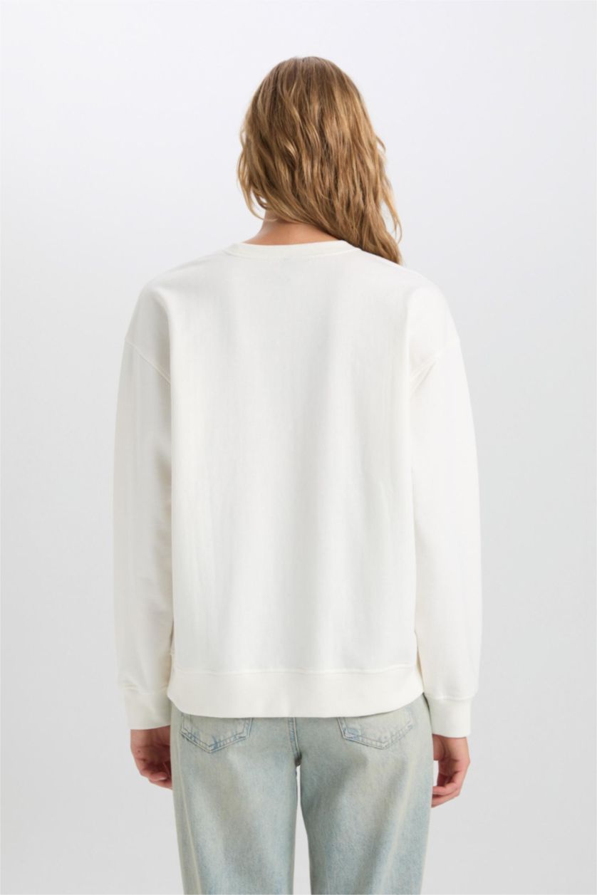 نساء بيج فاتح سويت شيرت خفيف قصة مريحة برقبة مستديرة