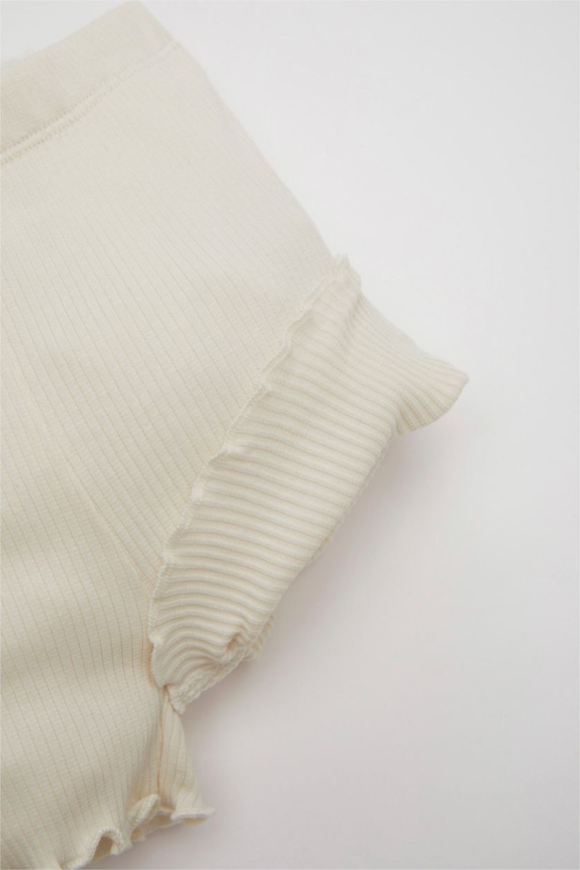 طفلة صغيرة بيج فاتح شورت قصير بناتي مضلع قصة عادية