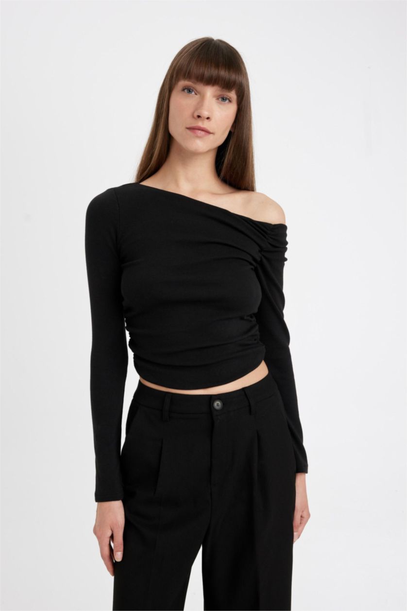 حريمي أسود تيشيرت كم طويل سليم فيت مضلع بكتف مكشوف